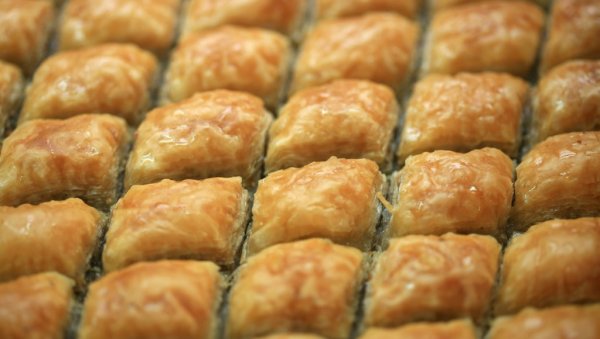 Ово сигурно нисте пробали: Баклава са камилицом, без јаја и млека