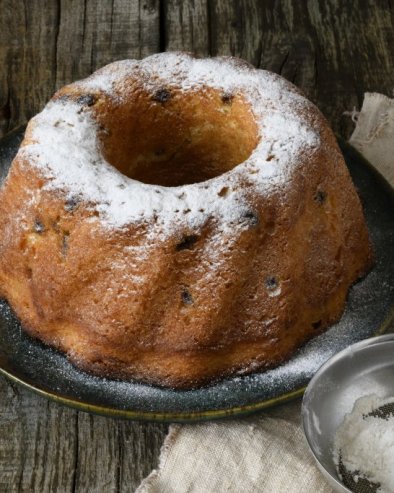 Без млека и јаја: Куглоф са сувим воћем и орасима, укусан и сочан