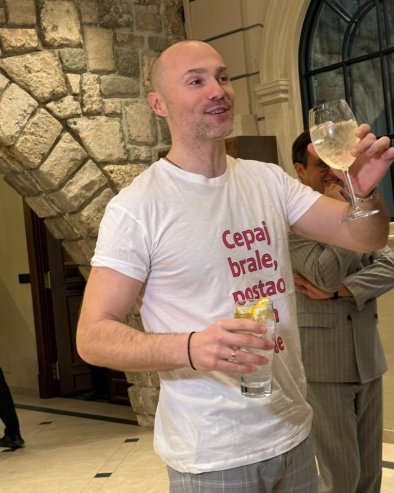 Цепај брале постао сам ћале: Пола естраде се окупило на слављу код Аце Софронијевића поводом рођења ћерке Таре (ФОТО)