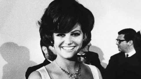 Родила је сина са само 17 година и више никад није видела његовог оца: Дете лагала да му је сестра, а разлог леди крв у жилама (ФОТО)