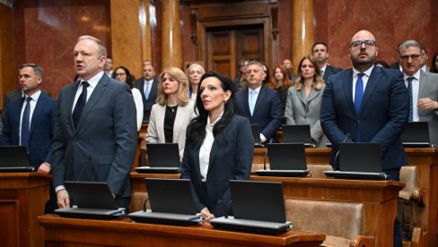 Teško im doći na sednicu, kako bi državu vodili? Čak 15 poslanika opozicije se nije pojavilo u sali Skupštine, očigledno imaju preča posla