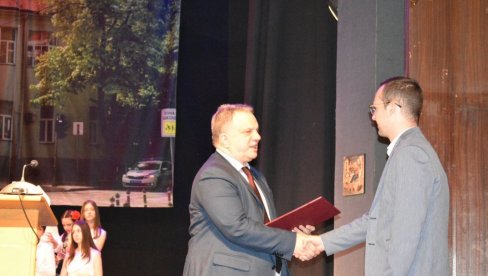Свечаност у Пожаревцу: Уручене повеље „Доситеј Обрадовић“ појединицима и институцијама за допринос у области образовања