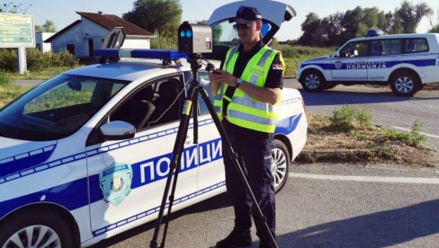 TRI VOZAČA ZADRŽANA NA TREŽNJENJU: Policija u Južnobačkom okrugu za dan otkrila i sankcionisala 288 prekršaja