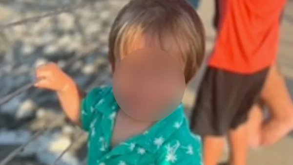 Родитељи оставили децу саму у колима, па затекли хорор: Дечак (4) пронашао пиштољ, па убио брата (2) пред сестром