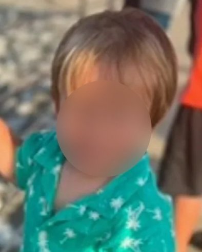 Родитељи оставили децу саму у колима, па затекли хорор: Дечак (4) пронашао пиштољ, па убио брата (2) пред сестром