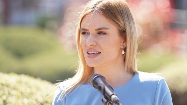 НИКО НЕ МОЖЕ ТЕНК СА КОШАРА ДА НАЗИВА СМЕЋЕМ! Ђурђевић Стаменковски одбрусила блокадерима у Крушевцу