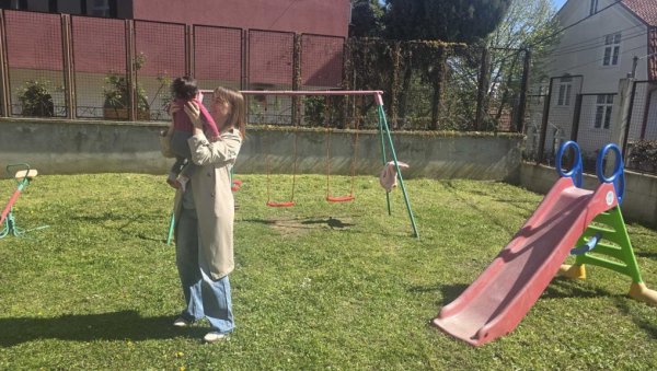 Љубав и пажња и од волонтера: Последњих година све више људи се пријављује да се дружи са штићеницима центра у Звечанској (ФОТО)