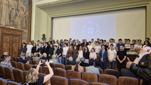 Јована Миловановић на пријему у САНУ: Гимназијалки из Параћина признање за међународни успех