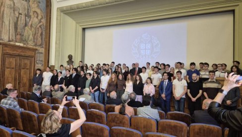 Јована Миловановић на пријему у САНУ: Гимназијалки из Параћина признање за међународни успех