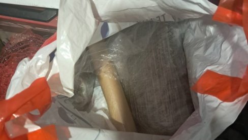 Пали приликом примопредаје марихуане: Новосадска полиција ухапсила двојицу осумњичених за трговину наркотицима (ФОТО)