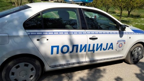 СУДАР ТЕРЕТНОГ ВОЗИЛА И АУТОБУСА КОД ДОБАНОВАЧКЕ ПЕТЉЕ: Три особе повређене, међу њима и дете