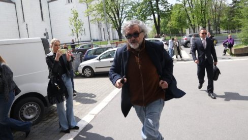 BRUKA: Pogledajte kako Kusturica beži od novinara (VIDEO)
