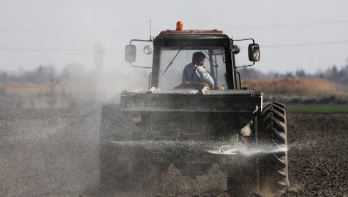 Подигли цене ђубрива, праве и вештачке несташице: Поједини трговци увидели да могу додатно да зараде на кризи на Блиском истоку