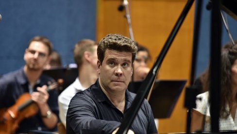 Div klasične muzike: Genijalni ruski pijanista Denis Macujev nastupiće sa Simfonijskim orkestrom RTS