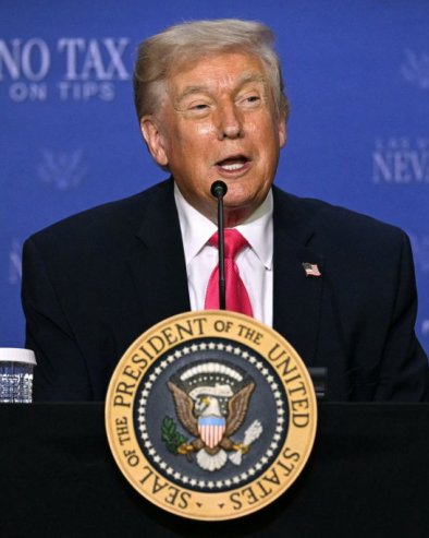 Трамп оптимистичан у вези са могућим споразумом са Ираном, али ризик од сукоба остаје