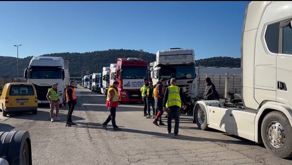  Полиција неће дозволити нова окупљања? Црној Гори завршена још једна блокада теретног саобраћаја у близини граничних прелаза