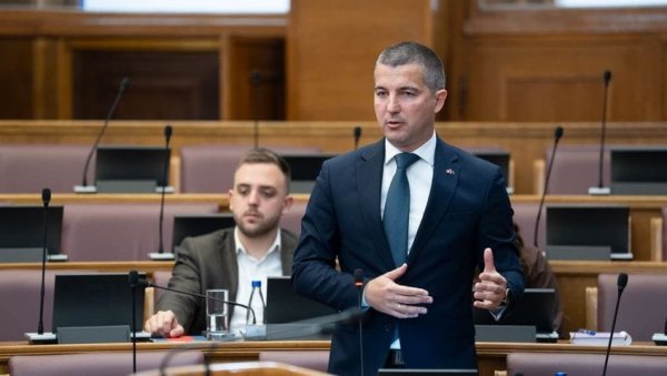 Раскућити нарко-картеле: Бечић на посланичком сату поручио да се против криминала бори на свим фронтовима (ФОТО)