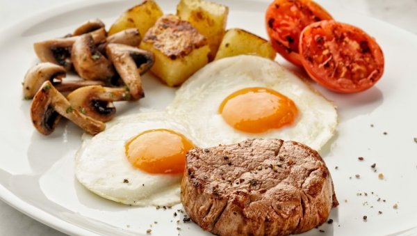 Лекари једногласни: Ево колико би протеина жене требало да уносе сваки дан (ФОТО)