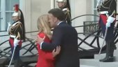 Prvo šok, pa osmeh: Poljubac Meloni i Makrona obišao svet - reakcija italijanske premijerke zapalila mreže (VIDEO)
