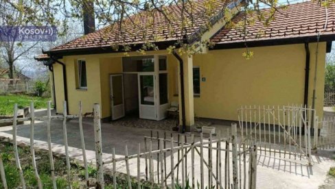 Skinute table sa grbom lažne države: EU: Pronađeno rešenje za incident u selima Suvo Grlo i Banje, ambulante otvorene i rade