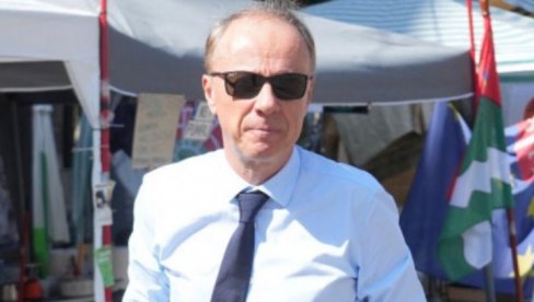 REKTOR JE LICEMERAN, MANIPULIŠE JAVNOŠĆU: Analitičari o poseti Đokića manastiru Hilandar