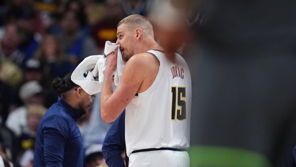 Снимак који ће вас разнежити! Огњена украла шоу Николи Јокићу (ВИДЕО)