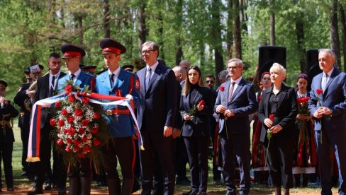 Slobodarski narodi moraju da se bore za istinu Vučić u Donjoj Gradini: Revizija istorije ne samo u Hrvatskoj, već i u dobrom delu sveta