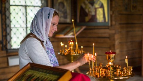 Свештеник решио дилему: Да ли треба да се крстите када пролазите поред цркве?