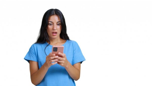 Један код открива све: Како да проверите да ли неко прати ваше позиве и поруке