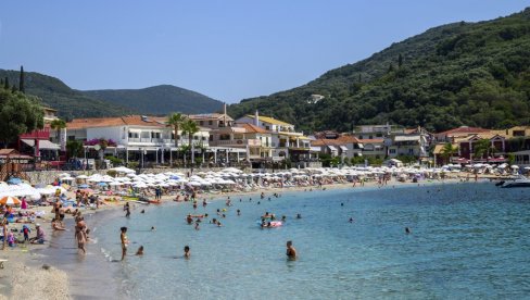 VAŽNO ZA SVE KOJI LETUJU U GRČKOJ: Zbog jedne greške Srbi platili kaznu od 250 evra