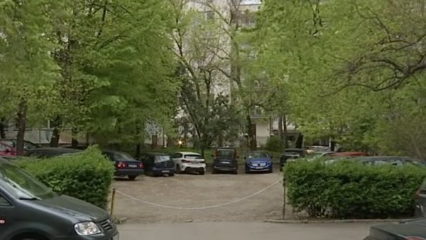 Паркирају кола по својим правилима: Поједини становници престонице сами решавају проблеме