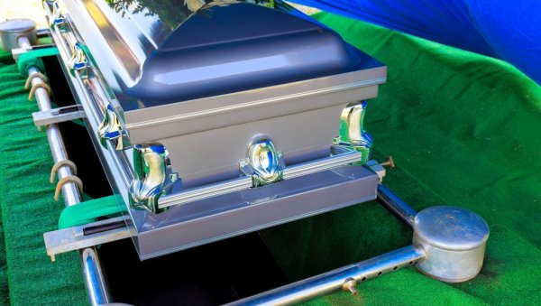 Профитирају од смрти и сахрана: Процветала погребна индустрија у Русији, број нових фирми већи скоро 40 одсто