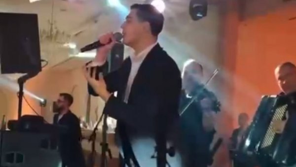 Сви причају о овом тренутку са свадбе сина Миленка Костића: Нермин Ханџић наступом одушевио, али и расплакао госте (ФОТО)