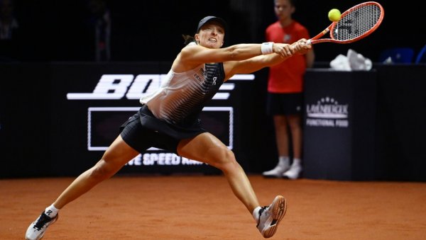 Тениски свет у неверици: Иги Швјонтек се ово десило први пут после седам година