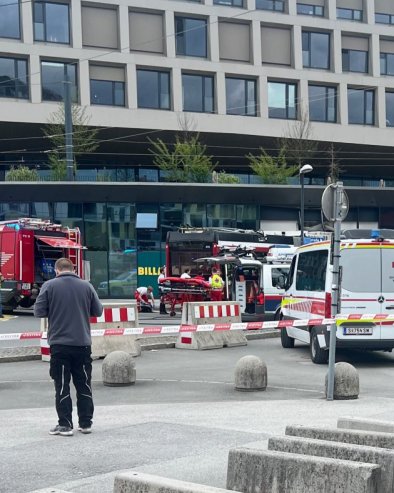 Има мртвих у стравичној саобраћајној несрећи: Тролејбус слетео с пута и ударио у продавницу