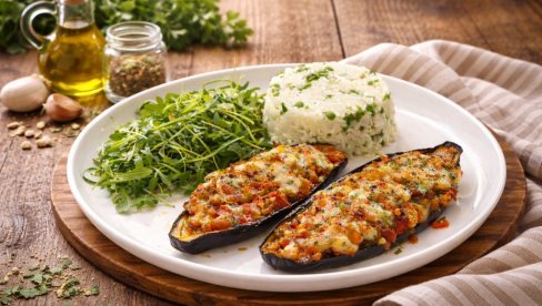 ПУЊЕНИ ПАТЛИЏАН: Сочно јело које осваја на први залогај