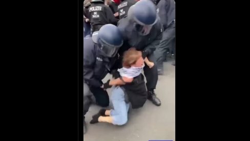 Brutalno: Pogledajte kako se policija u Nemačkoj obračunava sa ženama koje mirno protestuju
