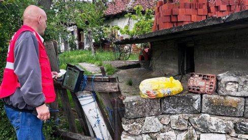 Crveni krst „Selu u pohode“: Paketi za staračka domaćinstva u Donjoj Mutnici (FOTO)