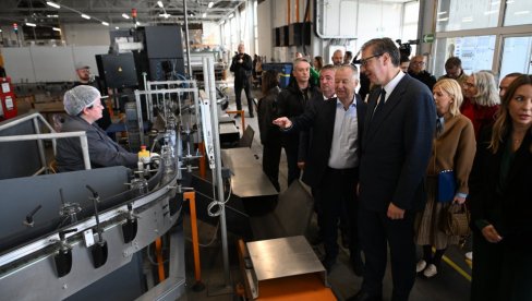 Nисмо сачували ништа из оних добрих времена Вучић на отварању стакларе у Параћину: Постављамо темеље за подизање добре куће