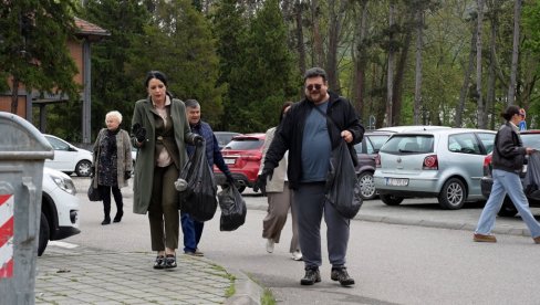 Smeće čistila i gradonačelnica Loznice: Velika akcija u Banji Koviljači