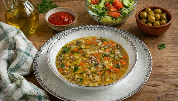 СУПА СА МЛЕВЕНИМ МЕСОМ: Идеална је и као лагани ручак