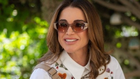 Обучена са стилом од главе до пете: Краљица Ранија у веженој кошуљу коју би и Српкиње носиле с поносом (фото)