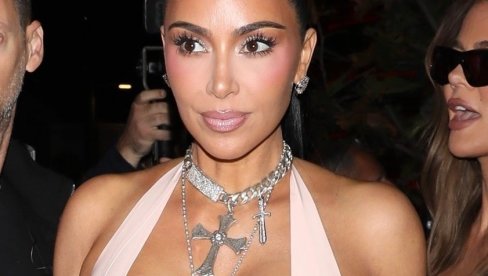 Спортисту на мрежама урнишу због везе са Ким Кардашијан, а он ужива са њом на плажи: Зашто, Луисе, зашто? (фото)