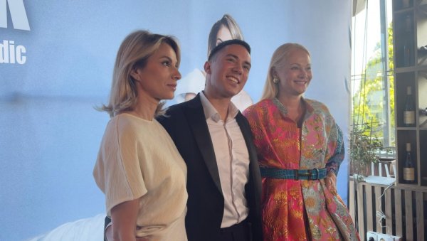 Подршка која има тежину: Илда Шаулић доласком увеличала промоцију новог дуета Марине Тадић и Ивана Симића (ФОТО)