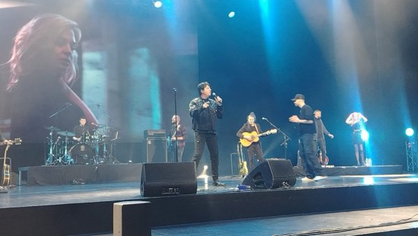 Четири деценије музичког путовања: Борис Новковић одржао велики концерт поводом јубилеја (ФОТО)