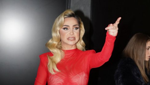 Pas skočio na Maju Berović: Napao je na snimanju spota - glumio kod nje i pre 9 godina (Video)