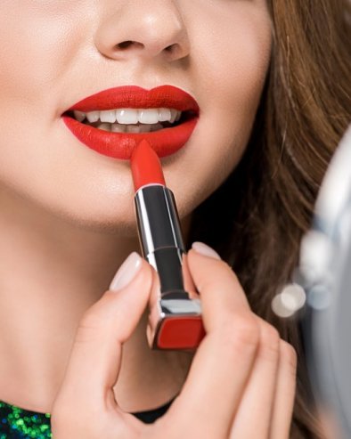 Најбоље нијансе кармина за жене након 50. године: 3 обавезно избегнути
