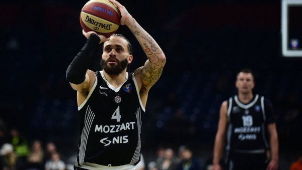 Слика која је шокирала гробаре: Навијачи Партизана не верују шта ради Вашингтон! (ФОТО)