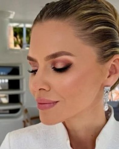 Мелина Џиновић показала како је била нашминкана на венчању са британским милионером: Изглед употпунила скупоценим накитом и савршеном пунђ