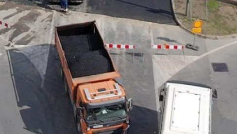 Obustava saobraćaja na Iriškom vencu: Otkačena prikolica udarila u kamion sa cisternom